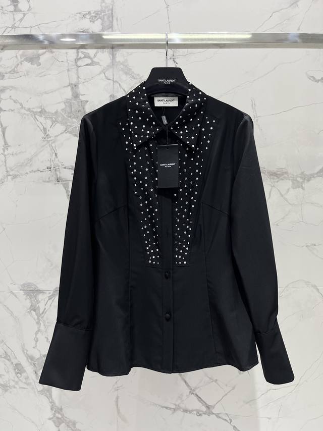 Shengjia's new heavy-duty shirt DDD. The collar is embellished with crystal diam