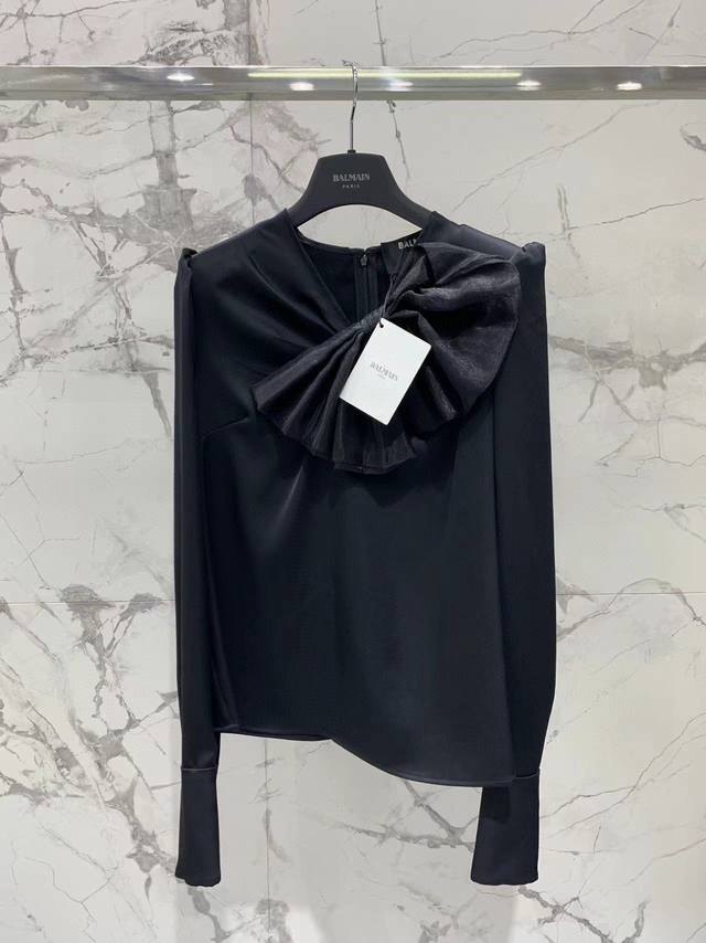 The new Bale series of acetate bow shirts continues the French luxury style, wi