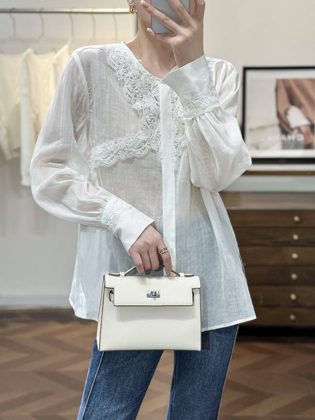 New ramie shirt, super soft, not prickly at all. Lace stitching on the front, d