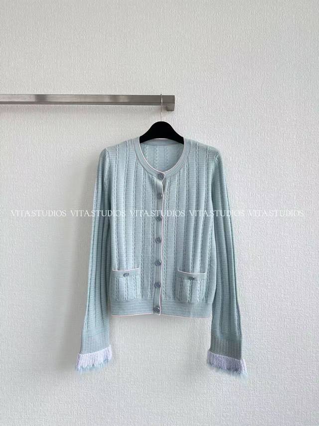 Hot item reservation Contrast color trumpet sleeve cardigan Unique knitting tech