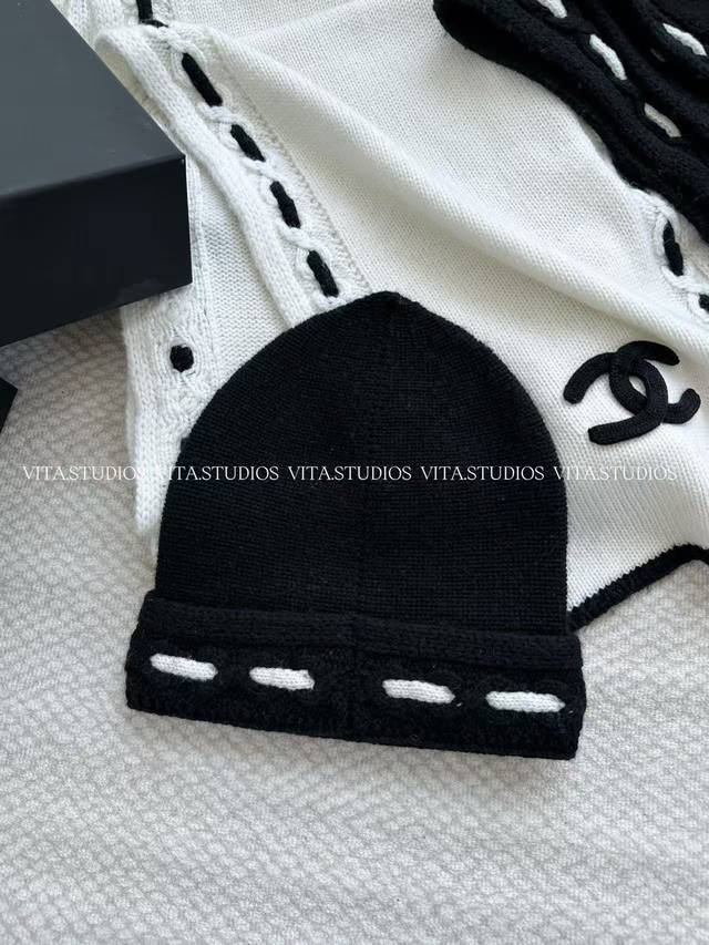 Hot-selling item in stock! Heavy-hand crocheted black and white logo embroidered