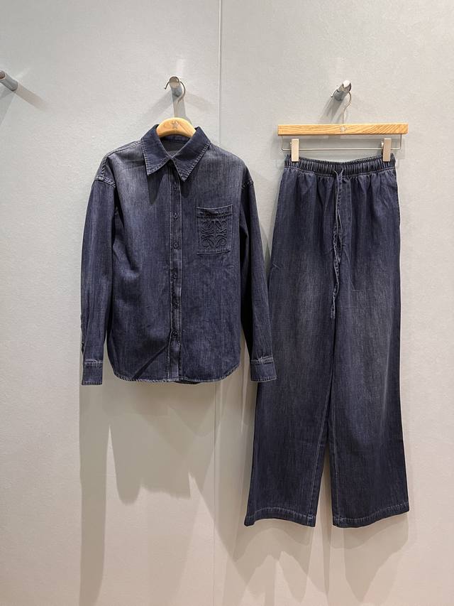 New shirt and pants are coming: Loewe embroidered three-dimensional logo badge