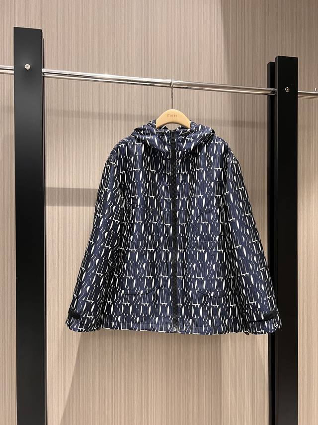 New Recommendation: Zhou Ye and Amy's Limited Edition Love Logo Jacquard Hooded