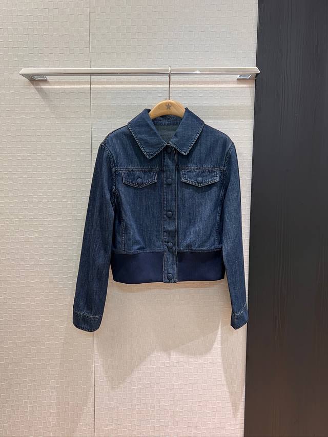 New styles of jackets, pants and skirts are coming. Lapel short ribbed waist de