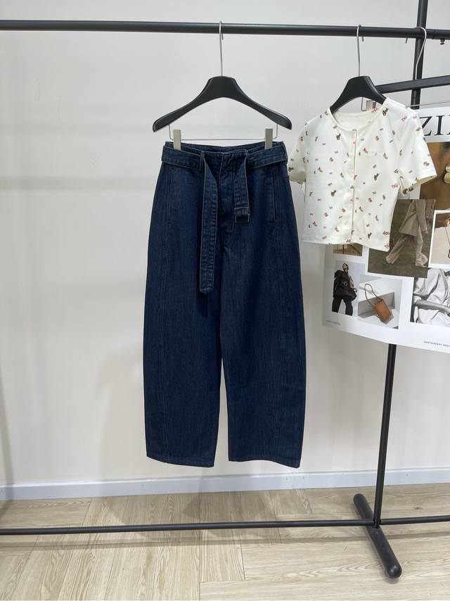 Lm dark blue belt scimitar jeans DDD, fabric, denim cotton Color: dark blue Lema