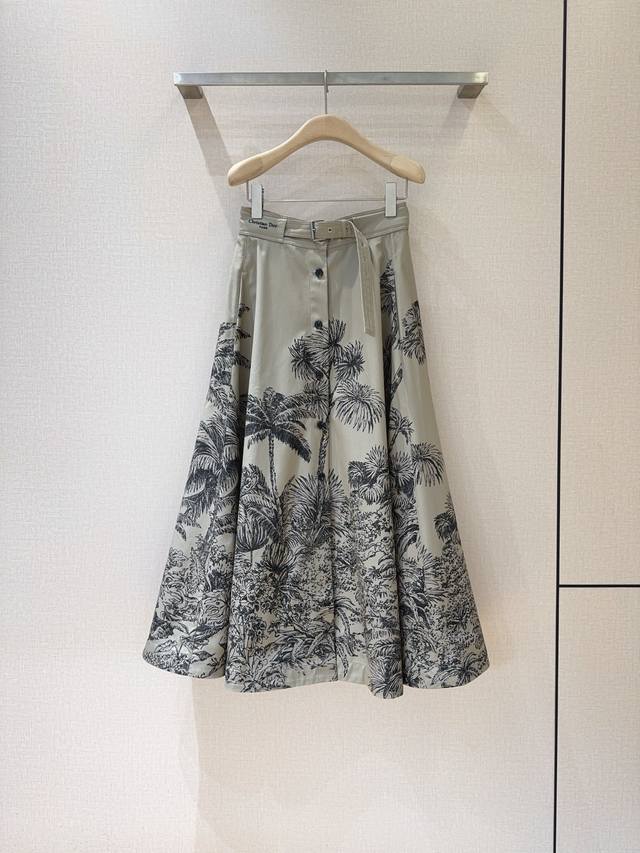 D's new skirt is a versatile mid-length coconut butterfly skirt made of pure cot