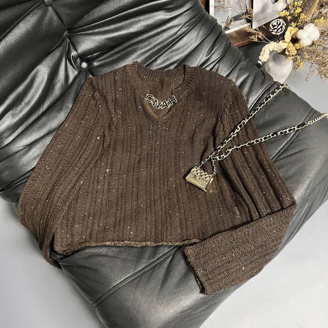25 Early Autumn new long-sleeved top Brown details with sequins The upper body i