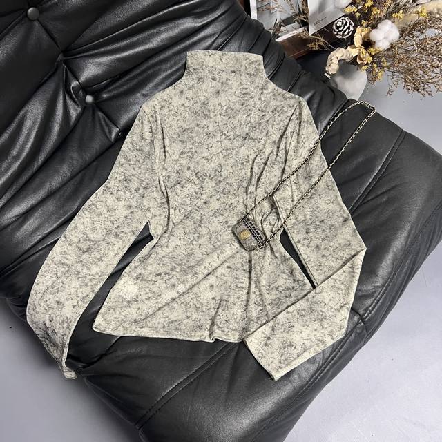 25 Early autumn new base shirt medium high collar design, the color is so beauti