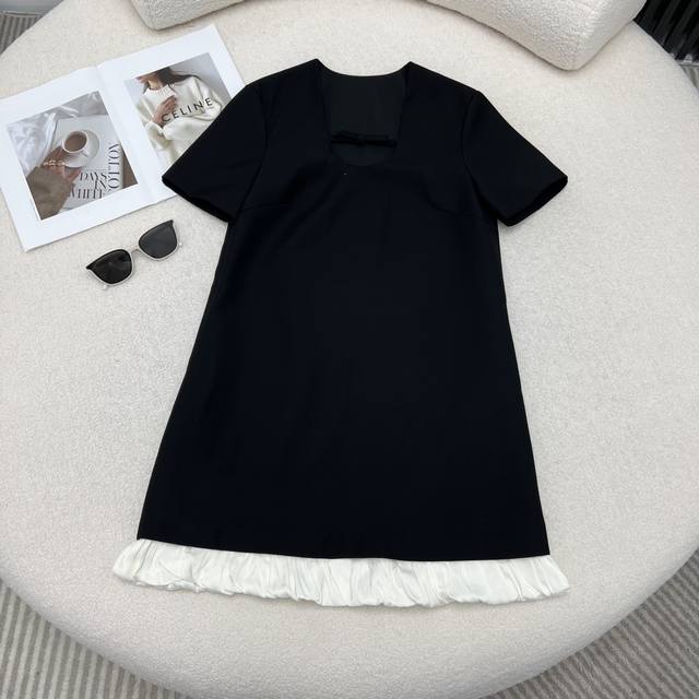 A stunning dress with a niche design. This spring and summer niche design is a t