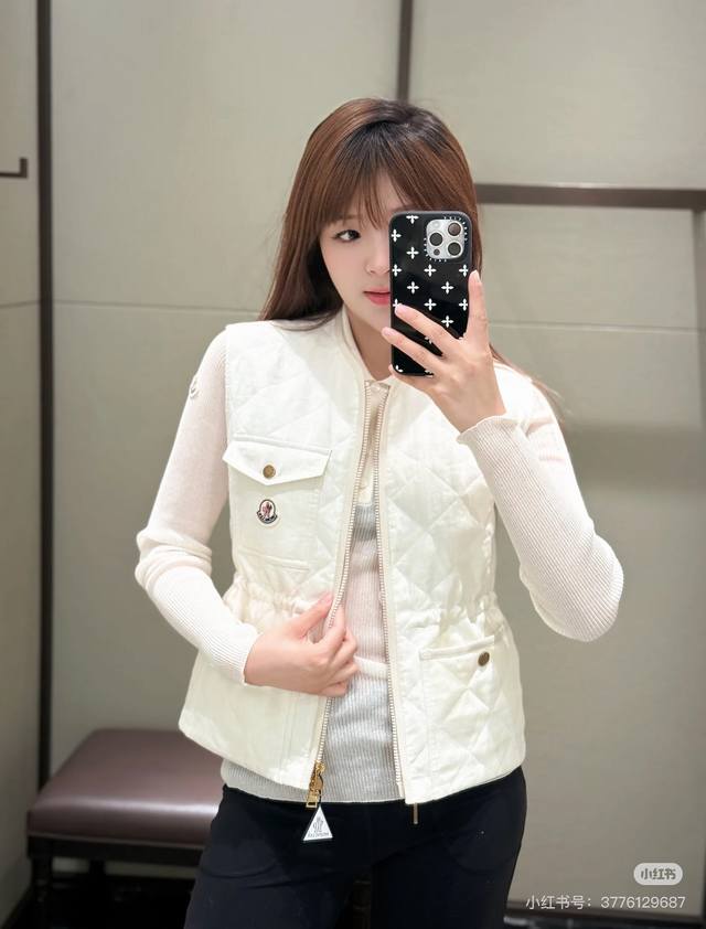 2025 New Hot-selling Vest I was immediately impressed by its texture. The simple