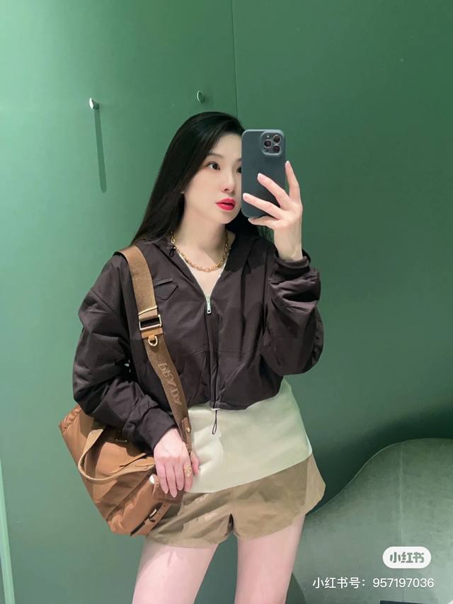 25 New double-sided two-wear zipper long-sleeved short hooded jacket simple to m
