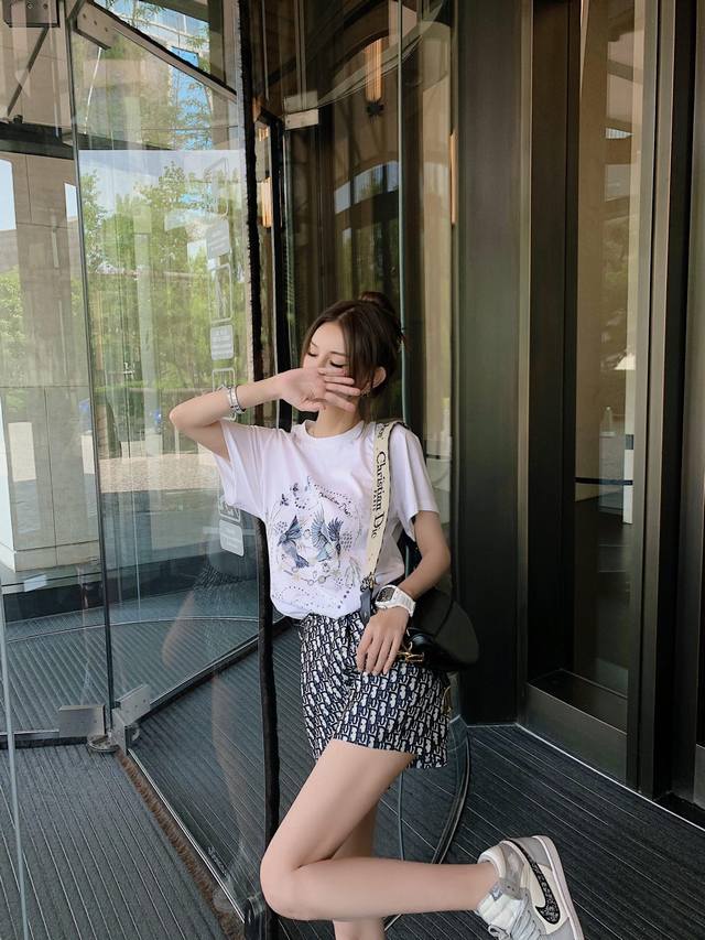 23 Early spring new elastic shorts classic contrast color full of layering high