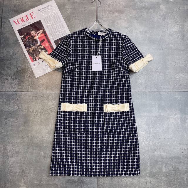 Re-order and shipment The same style as the celebrity, Valent0ڢ show, 2025 early