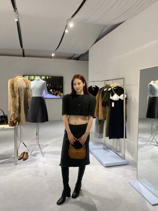 Miumi* 25Fw Fall/Winter New Two-Button Short Wool Short-Sleeved Jacket and Skirt