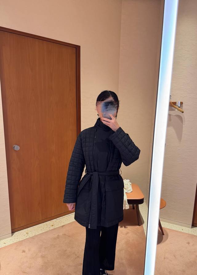Herme*25Fw Early Fall new mid-length zippered jacket with a stand-up collar. Exc