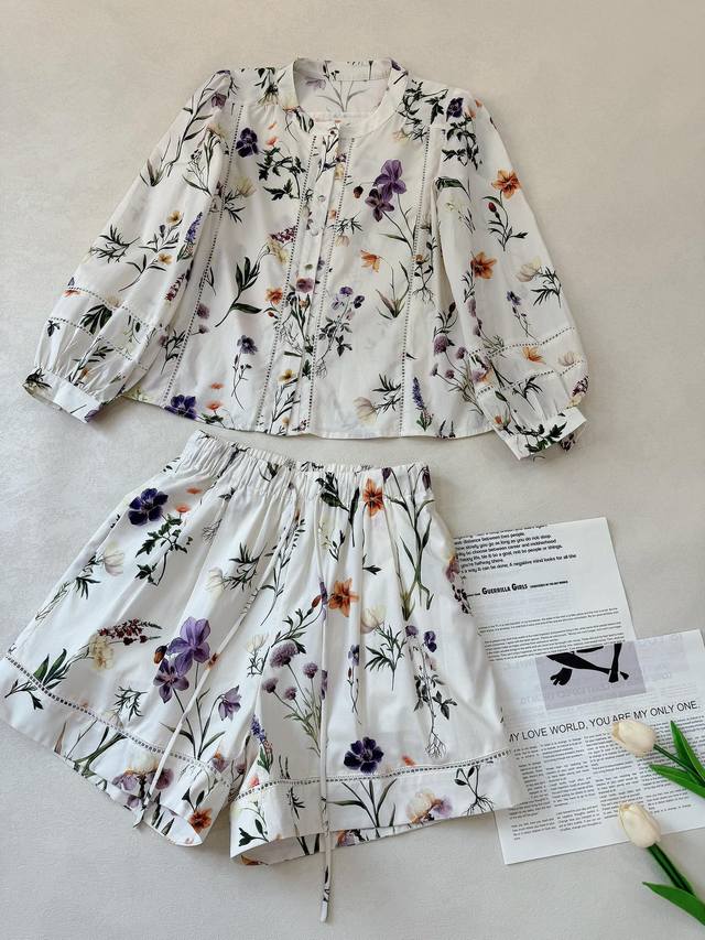 Fresh and sweet flower world..Lace design long-sleeved printed shirt + elastic d