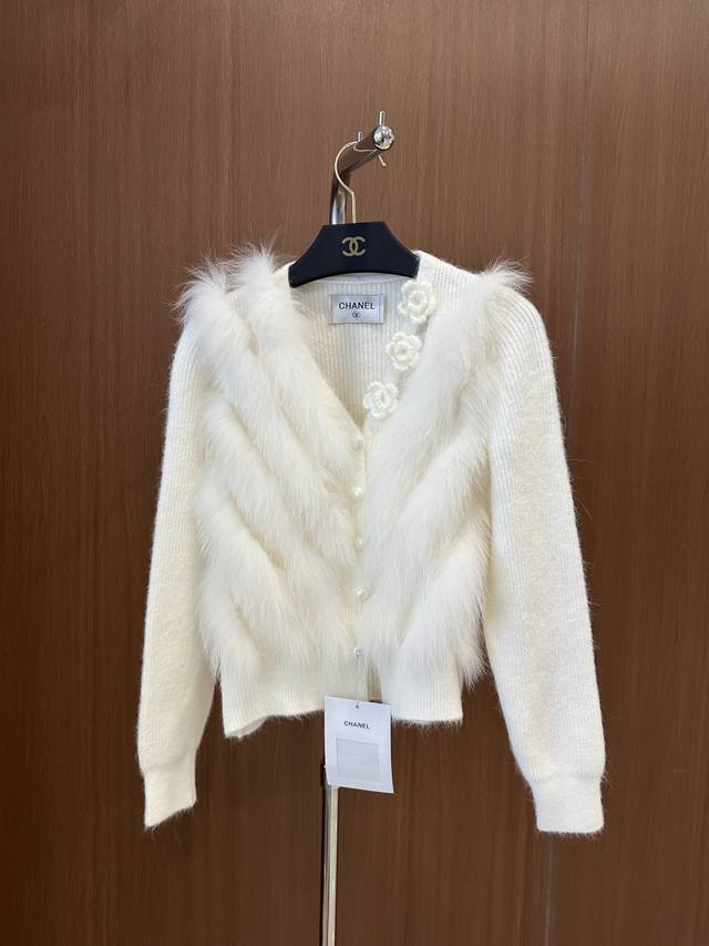 Chane *New arrival for fall! Fox fur knitted cardigan with hollowed-out floral d