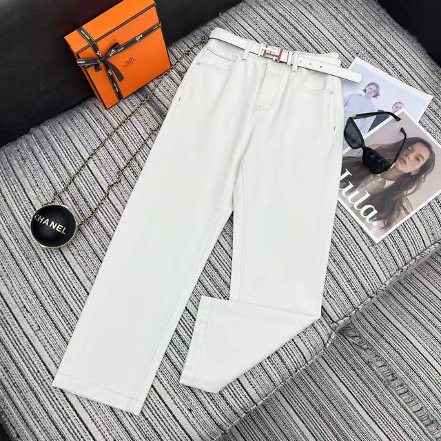 Highly recommend Her*s new pencil jeans from the 25th Early Autumn series with a