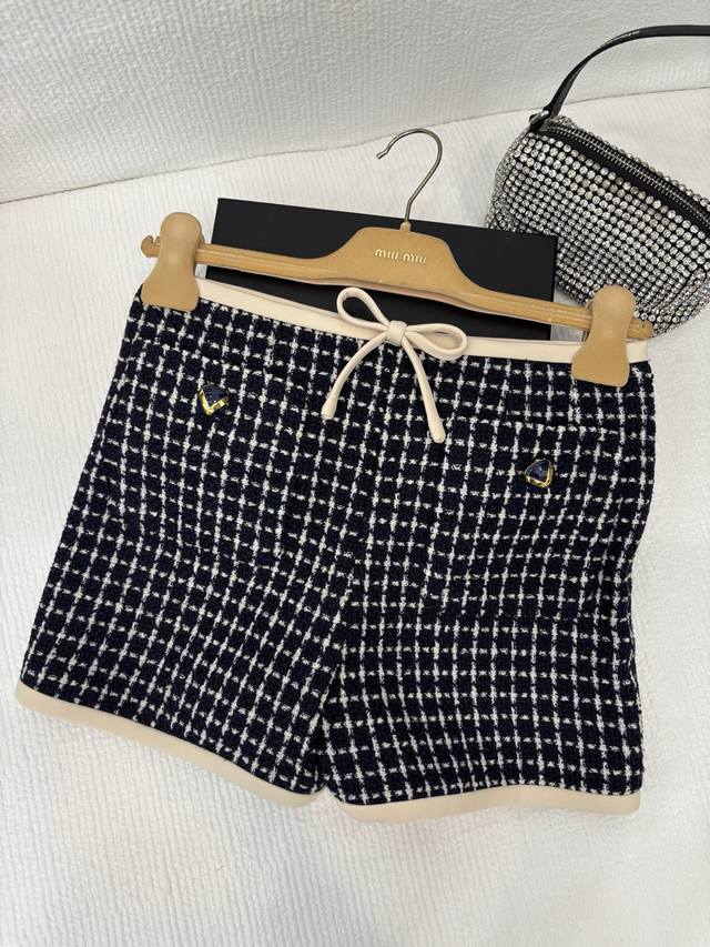 Details Pants DDD