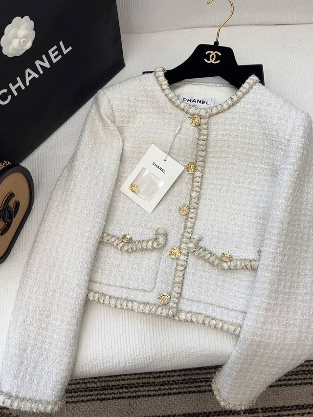 New product spot 25 autumn and winter Xiaoxiang style white moonlight short jac
