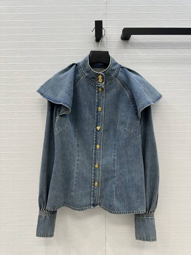 Highly recommend Zm's new early fall, age-reducing, shaped, gold-buttoned denim