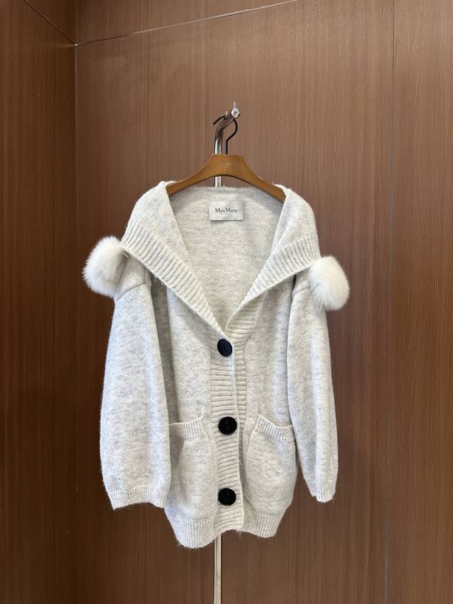 Maxmara * New arrival for fall! fox fur knitted cardigan with fur collar. Super