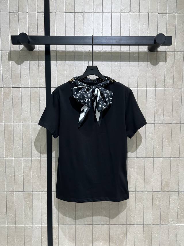 Ljia 25 Early Fall New Silk Scarf Paired with a Short-Sleeved T-Shirt. Custom-Ma