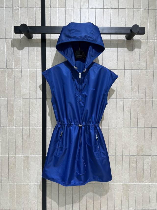 G's 25th Early Fall collection is a highly popular nylon series. This hooded ves