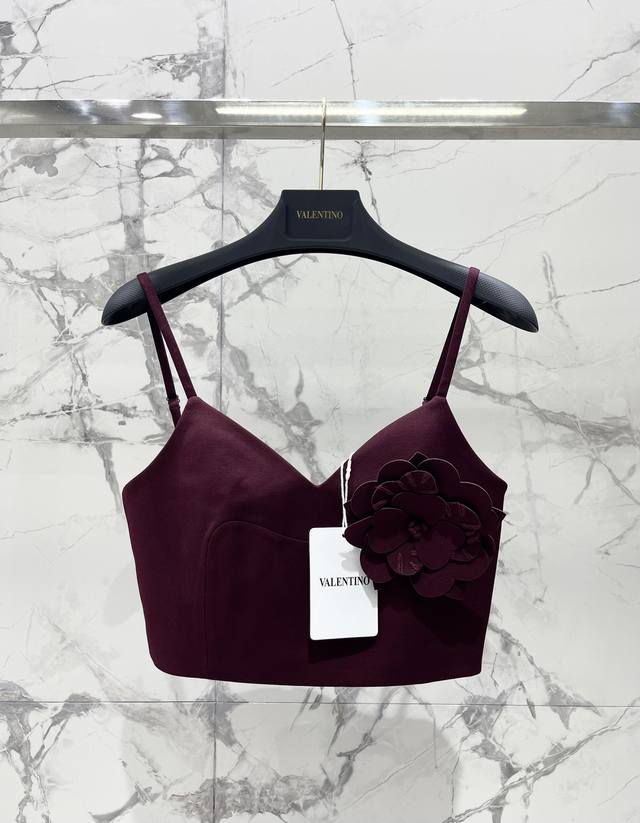 Valentino Handmade 3D Flower Camisole This is tailor-made for you who pursue un