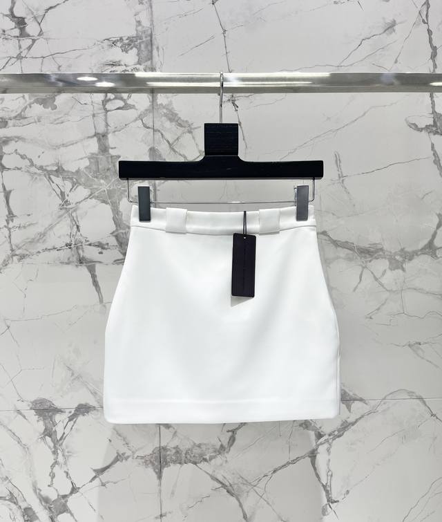 Es Spring/Summer new high-waisted slimming and hip-hugging acetate fabric short