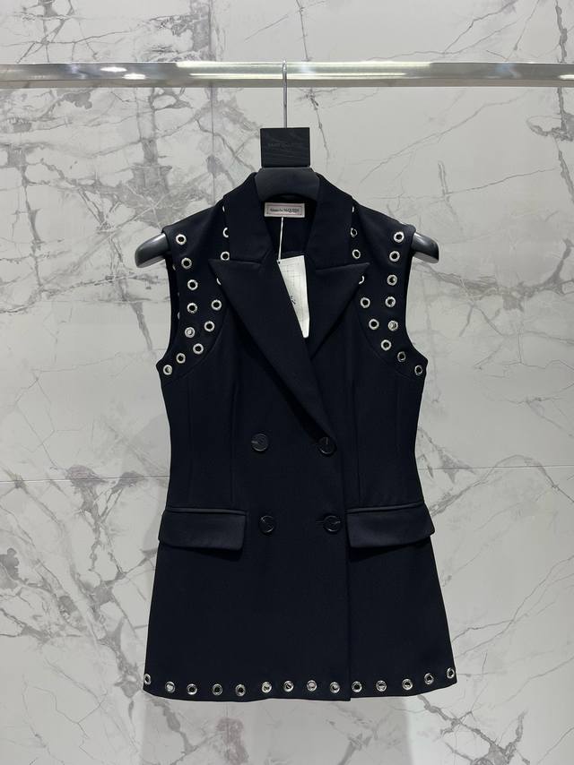 Mai Jia sleeveless vest can be used as a skirt Metal circle design Size: Sml DDD