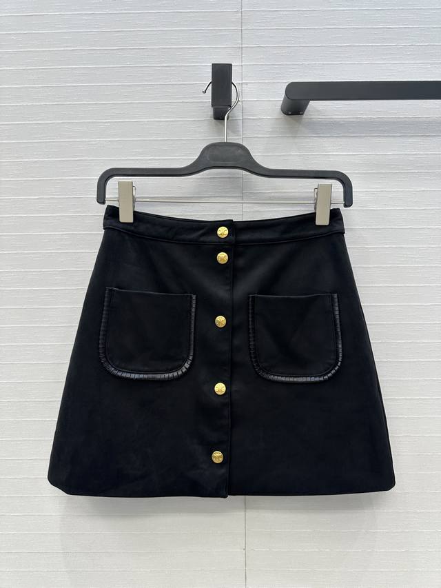 Highly recommend Ce's new black and gold Arc de Triomphe metal buckle suede ski