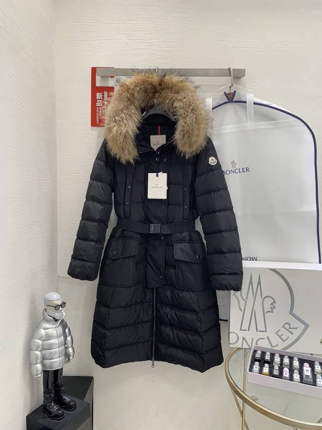 Moncler's autumn and winter hit women's down jacket with hood, long sleeves, bel