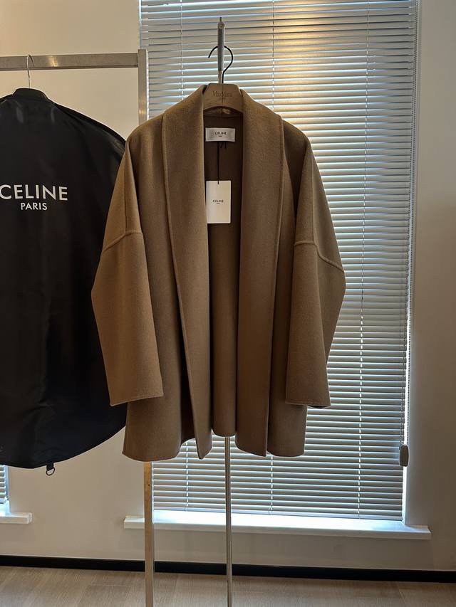 Top-of-the-line luxury Celin*SeLin casual bathrobe cashmere coat. Absolutely kin