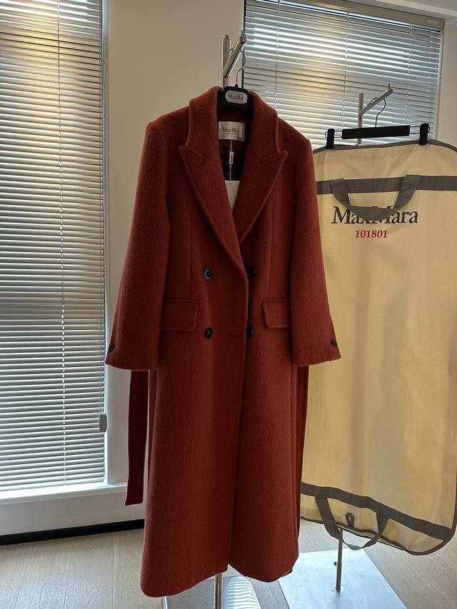 M'ax's premium autumn/winter new Suri alpaca wool coat. Made from 65% Peruvian S