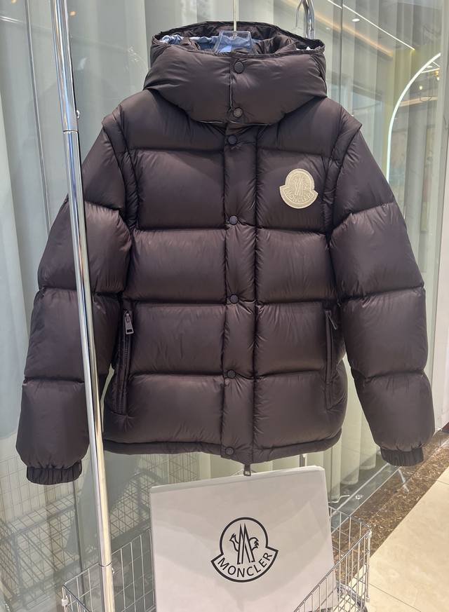 Moncler's Cyclone series men's two-in-one down jacket is a versatile style that