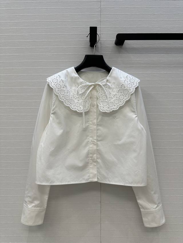Highly recommend Ce*25's new lace, doll-collar embroidered shirt. This retro, a