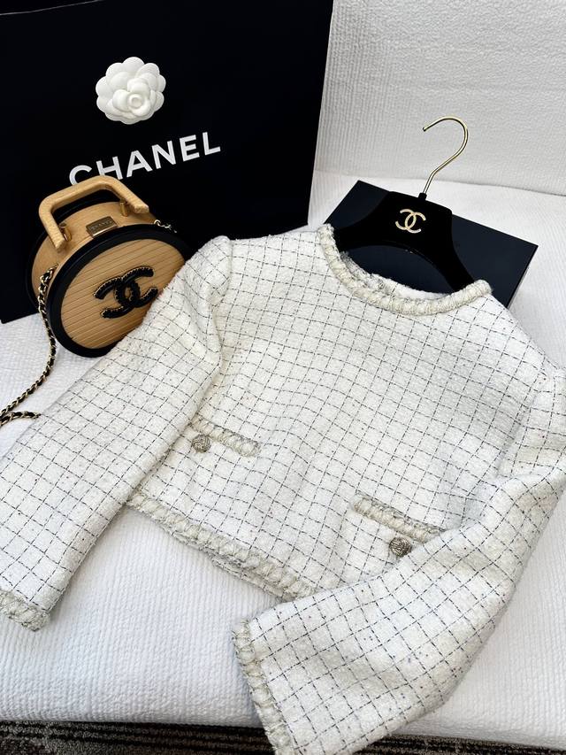 New arrival in stock Unique back double C letter design Long sleeve short tweed