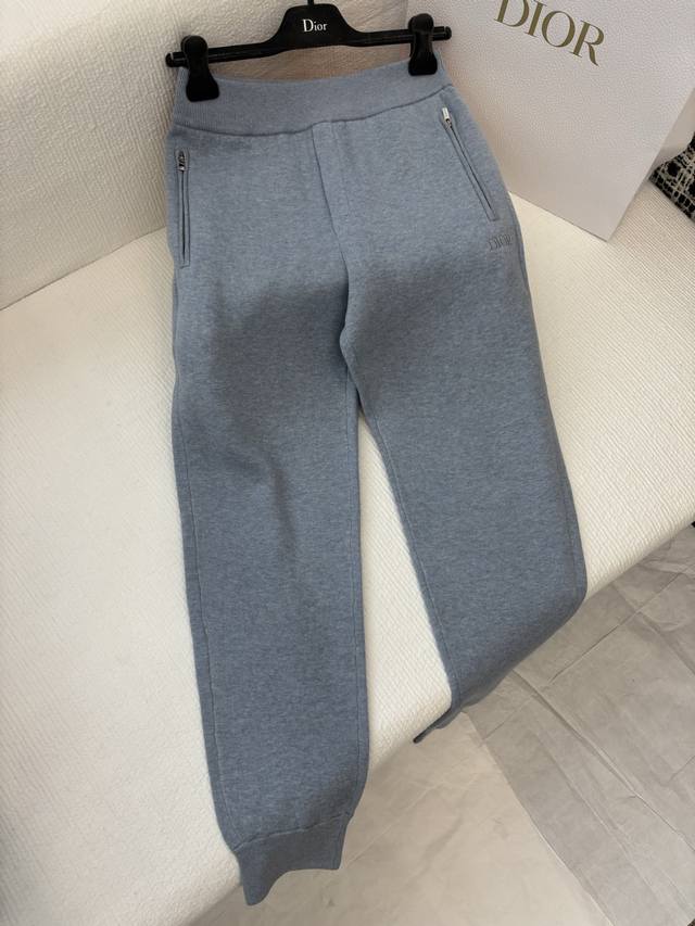 New spot light gray sports suit, hiding a relaxed and noble little trick Hooded