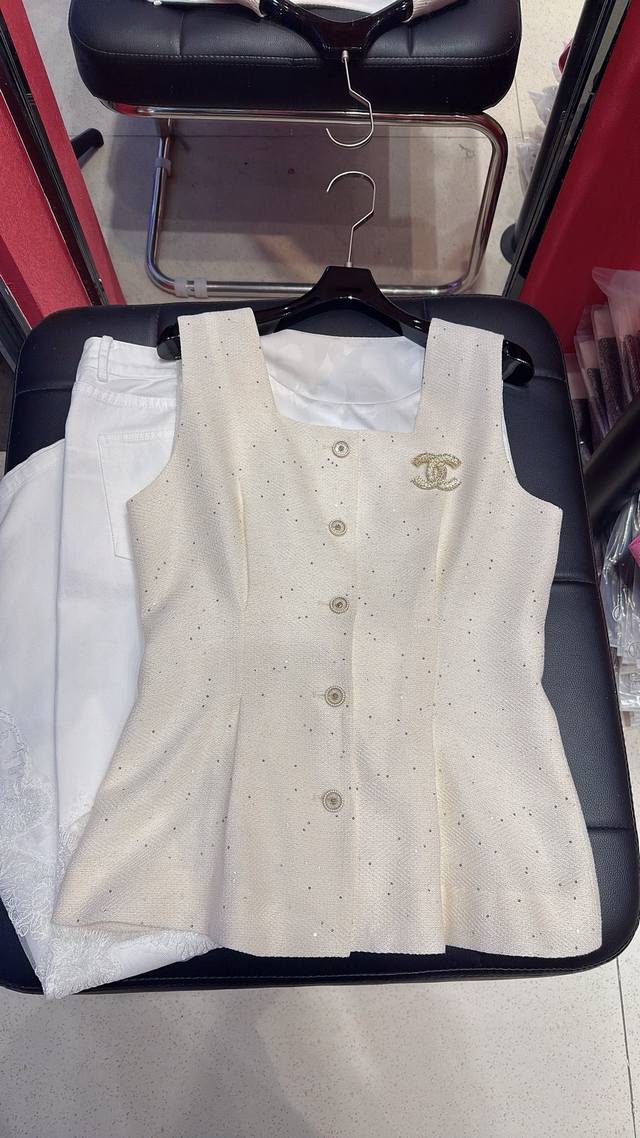 New Release] Customized ultra-thin fabric with front and back waist design. The