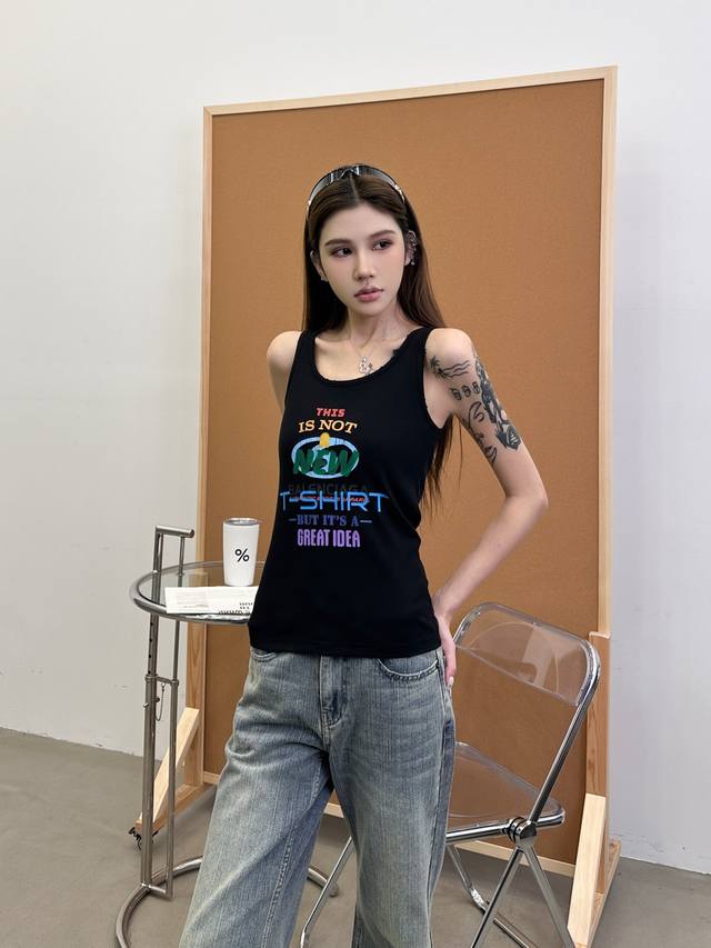 Paris new vest, garment washing, hanging, grinding, cracking and printing proce