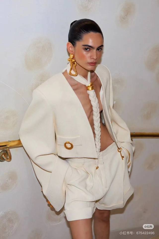 Schiaparelli 2025 early autumn new style trumpet sleeve suit short version fashi