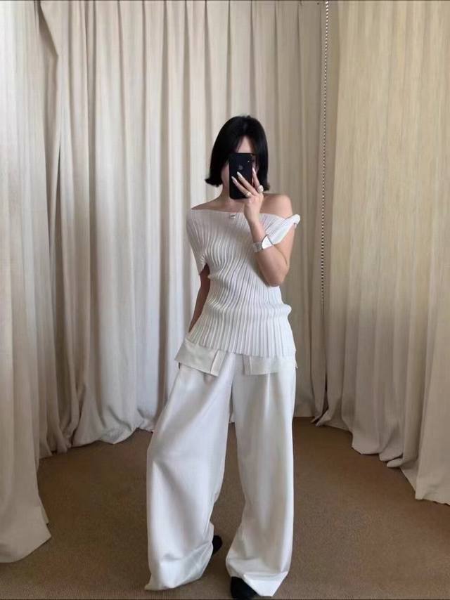 Viktoriachan 2025 early autumn new asymmetrical oblique shoulder pit waist knitt