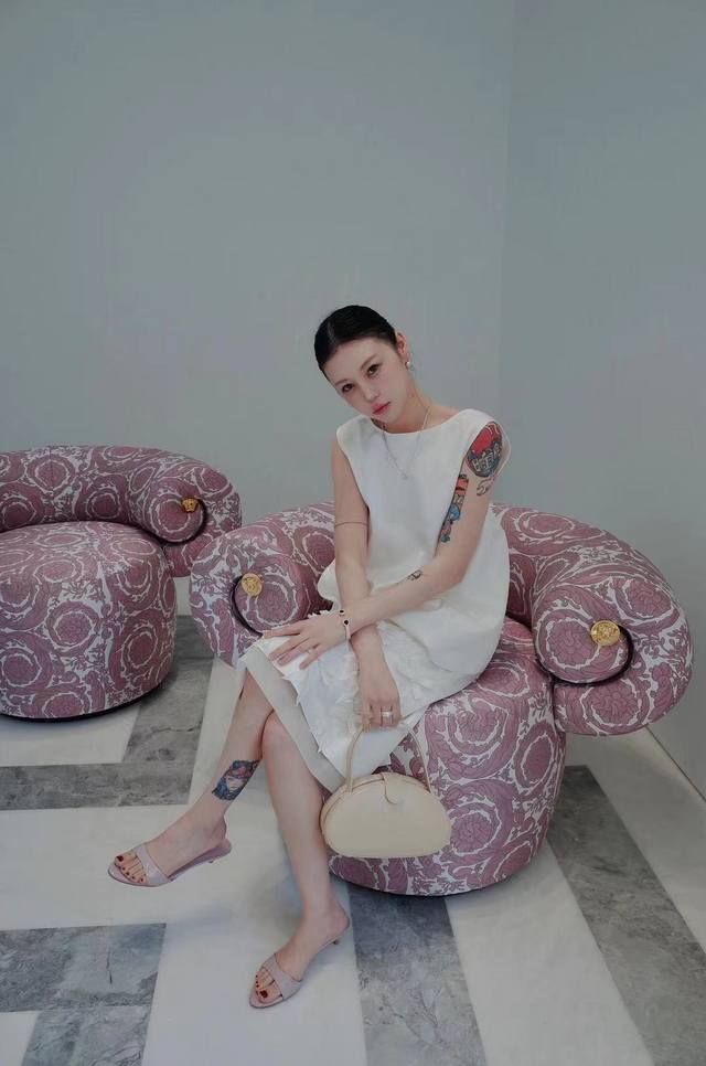 In 2025 summer new glossy three-dimensional vest, high-quality silk cotton mater