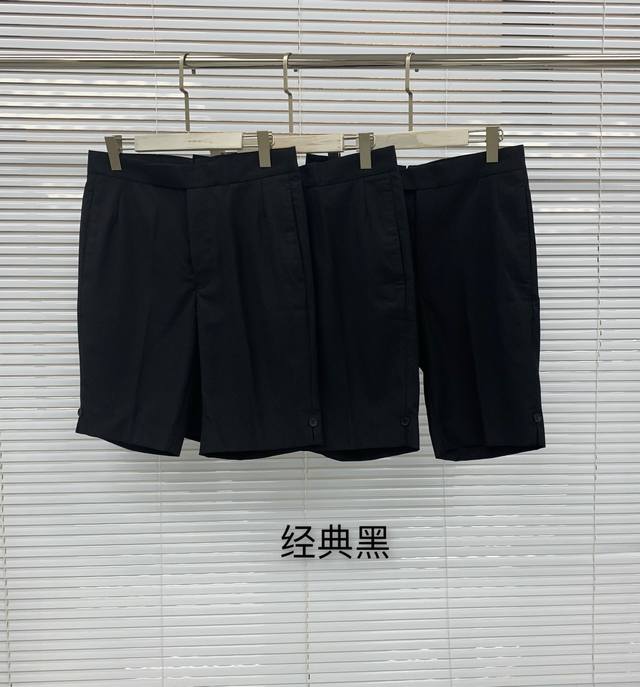 Tb Classic basic suit shorts with a natural, three-dimensional cut, natural horn