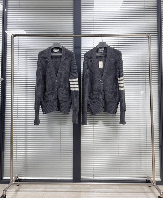 Thickened wool four-bar knitted cardigan coat Wool + cashmere fabric is soft an