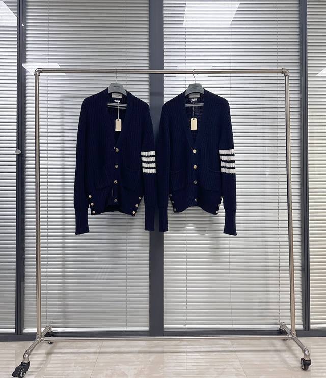 Thickened wool four-bar knitted cardigan jacket Wool fabric is soft and warm. M