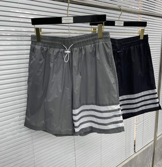 Shorts with slits, mesh, and four-bar beach shorts DDD. Custom-made breathable n