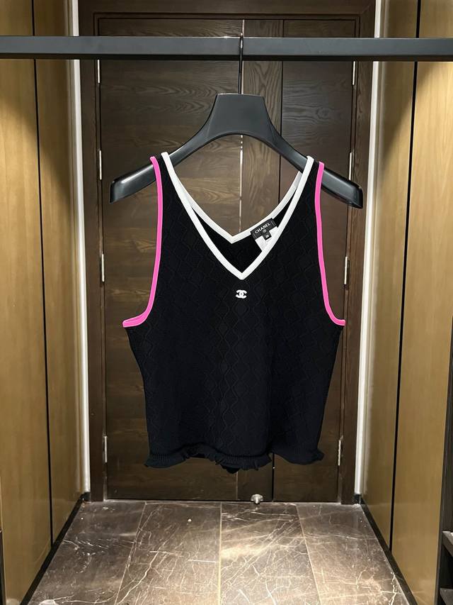 Exclusive authentic Chanl new camisole shipped. White | Black Size: 36 38 40 DD
