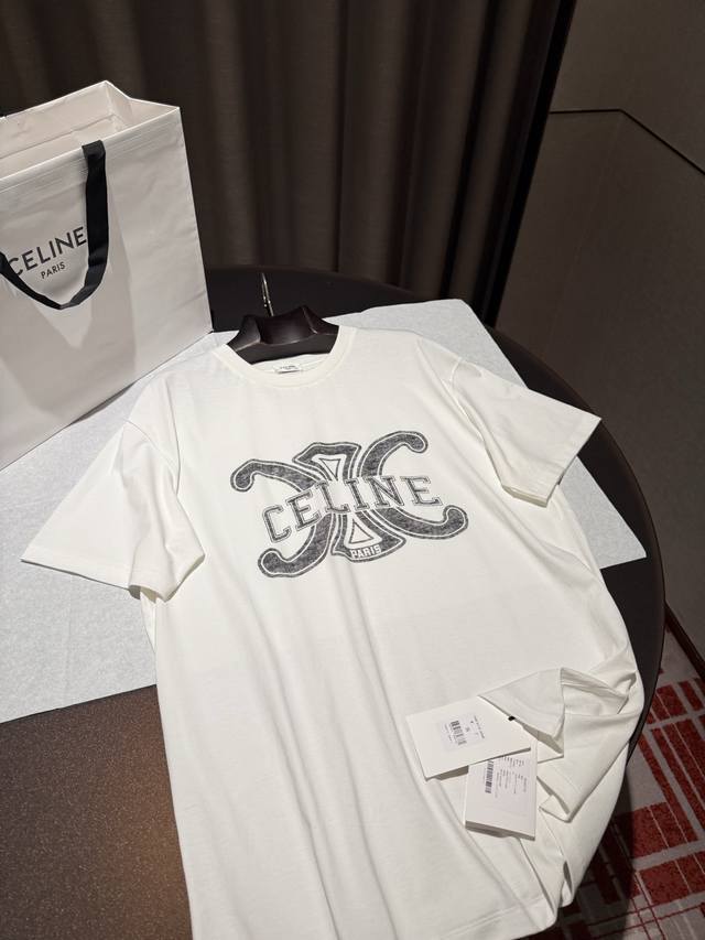Celin* 25's new white version is here! A white T-shirt is so dangly! After two y